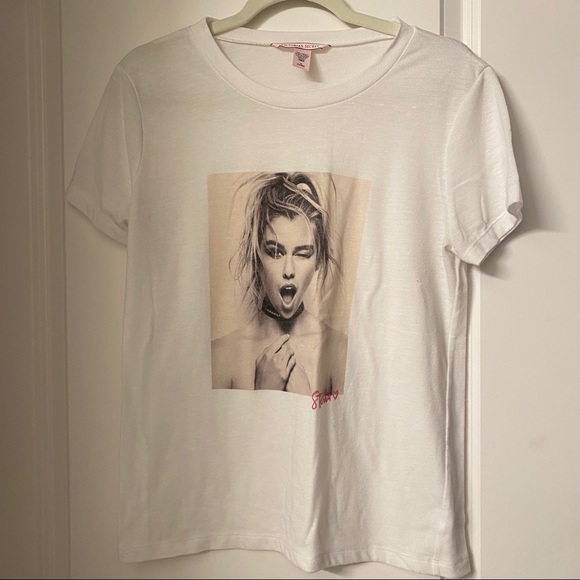 Victoria’s Secret white short sleeve tee - Picture 4 of 10